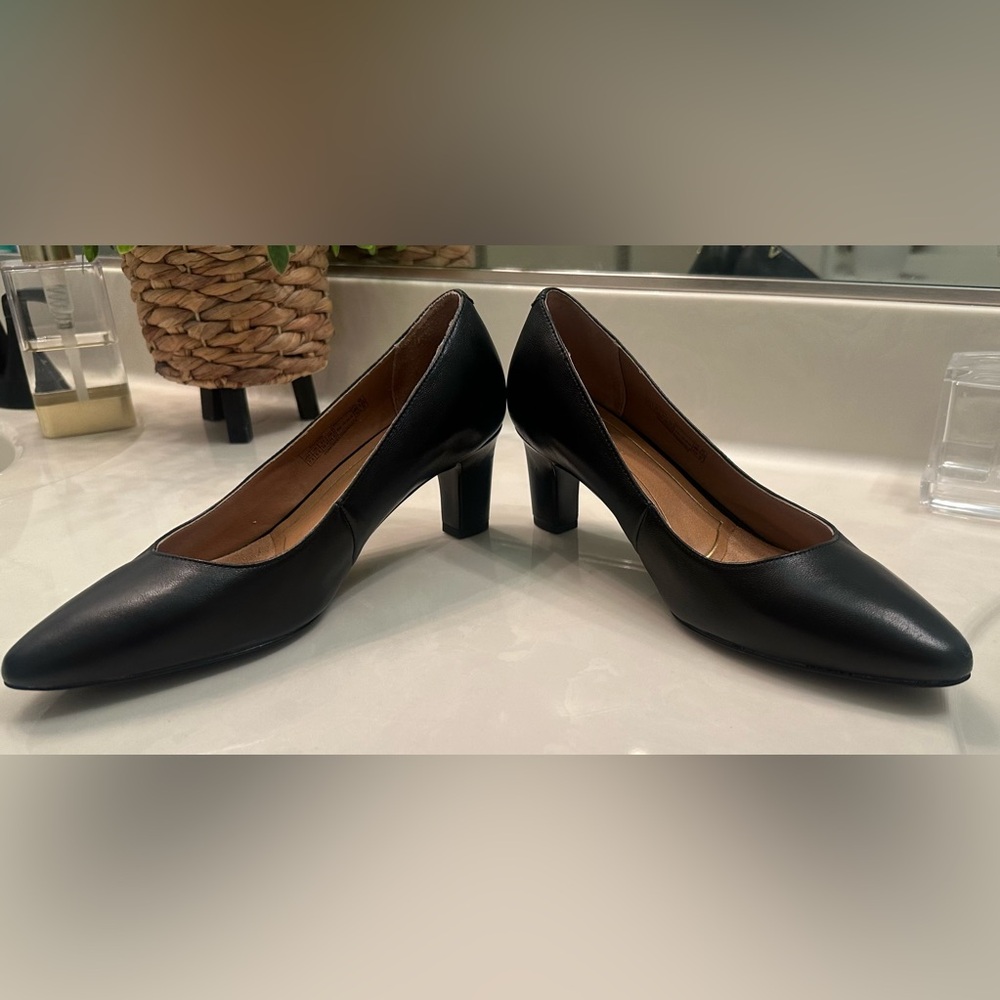 VIONIC heels - Picture 10 of 11